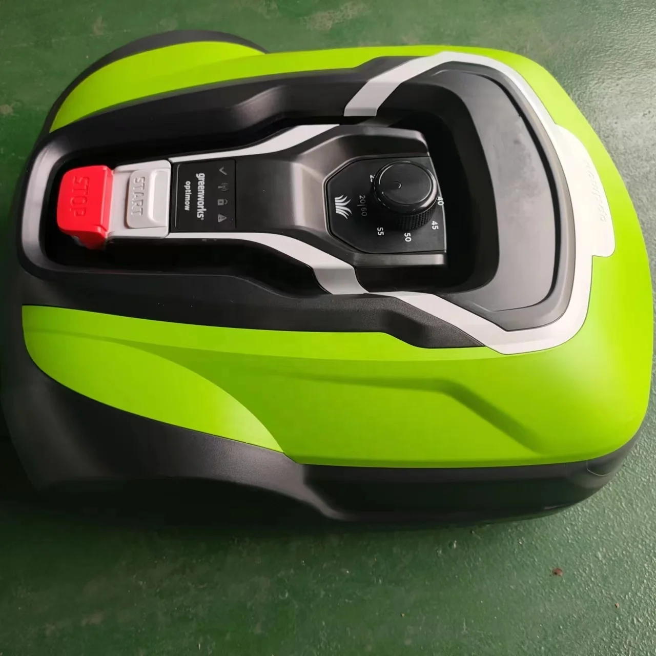 GPSスマート電動自律型ワイヤレス芝刈り機ロボットRTKブレ - Smart Gardening のレビューと価格