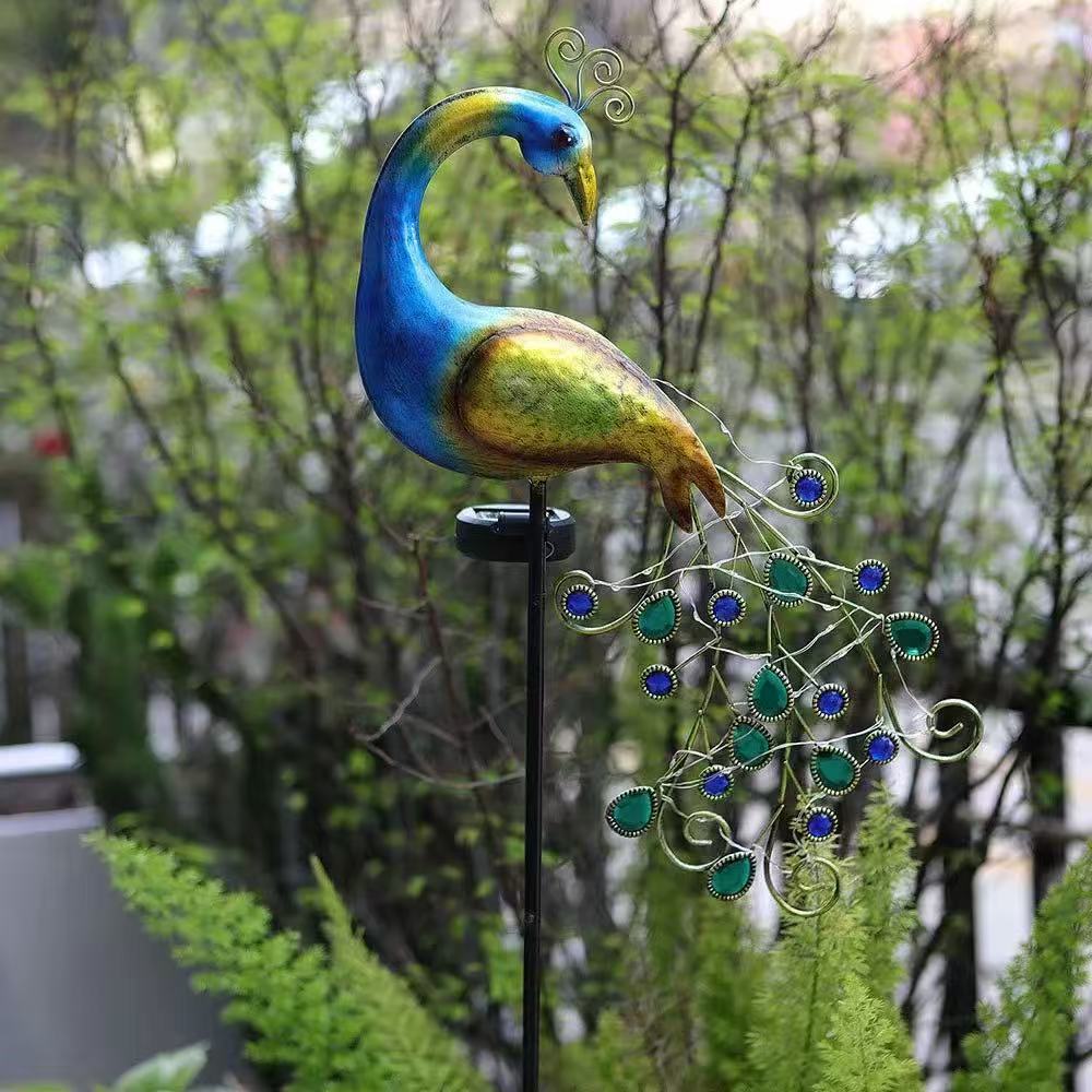 金属製の孔雀のソーラーライト、装飾的な屋外ガーデン照明、芝生 - Smart Garden Ornaments のレビューと価格